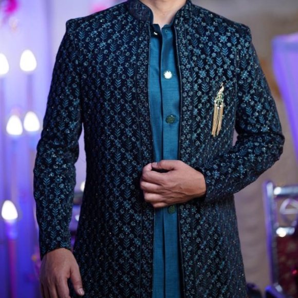 Indian men sherwani - Picture 3 of 11